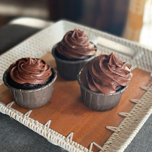 CHOCOLATE CUPCAKES WITH CHOCOLATE FROSTING